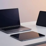 Image d'Iron tv intégrée dans un espace de travail moderne, illustrant des solutions de cloud computing et technologies numériques avancées.
